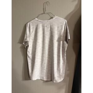 Lululemon Tshirt Size 6 (20.5” pit to pit)